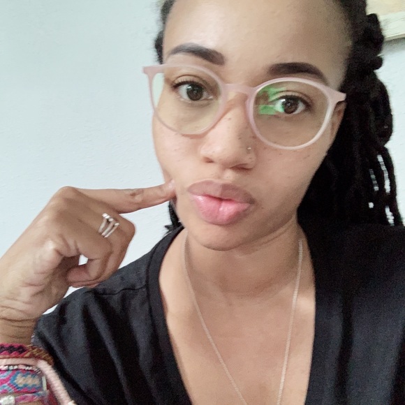 ✨🖤✨ MEET YOUR POSHER! ✨🖤✨ - Picture 3 of 3